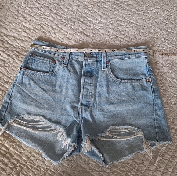 NWOT Levi's 501 high waisted shorts - Picture 6 of 9